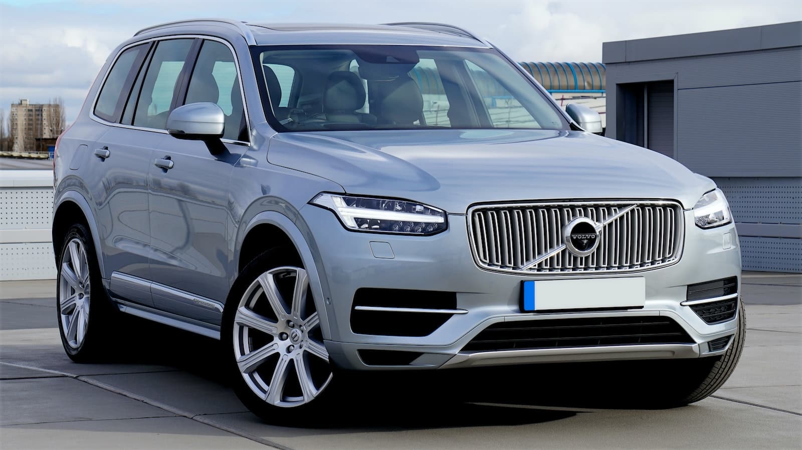 A Silver Volvo XC90