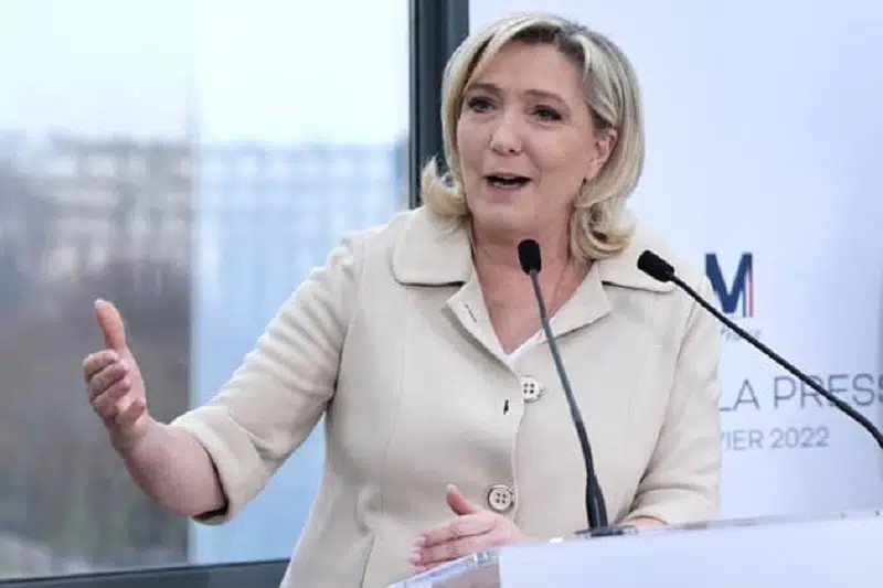 Quelle est la taille de Marine Le Pen